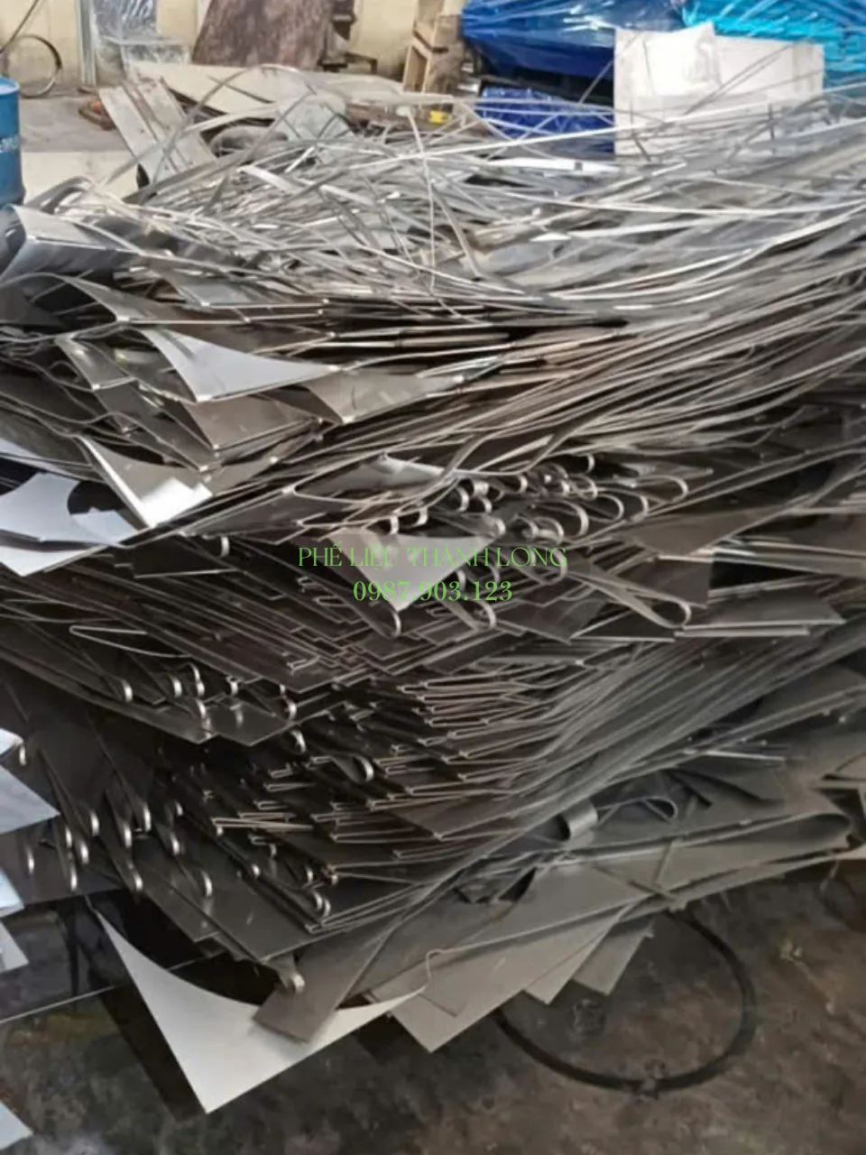 Đầu mẩu kim loại tấm sau dập xếp thành lô tại Bình Chánh