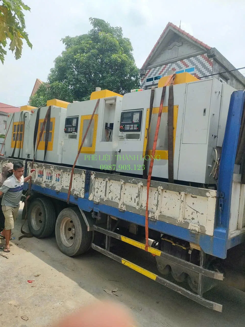 Máy CNC chằng buộc trên xe tải khi thanh lý tại Đà Nẵng