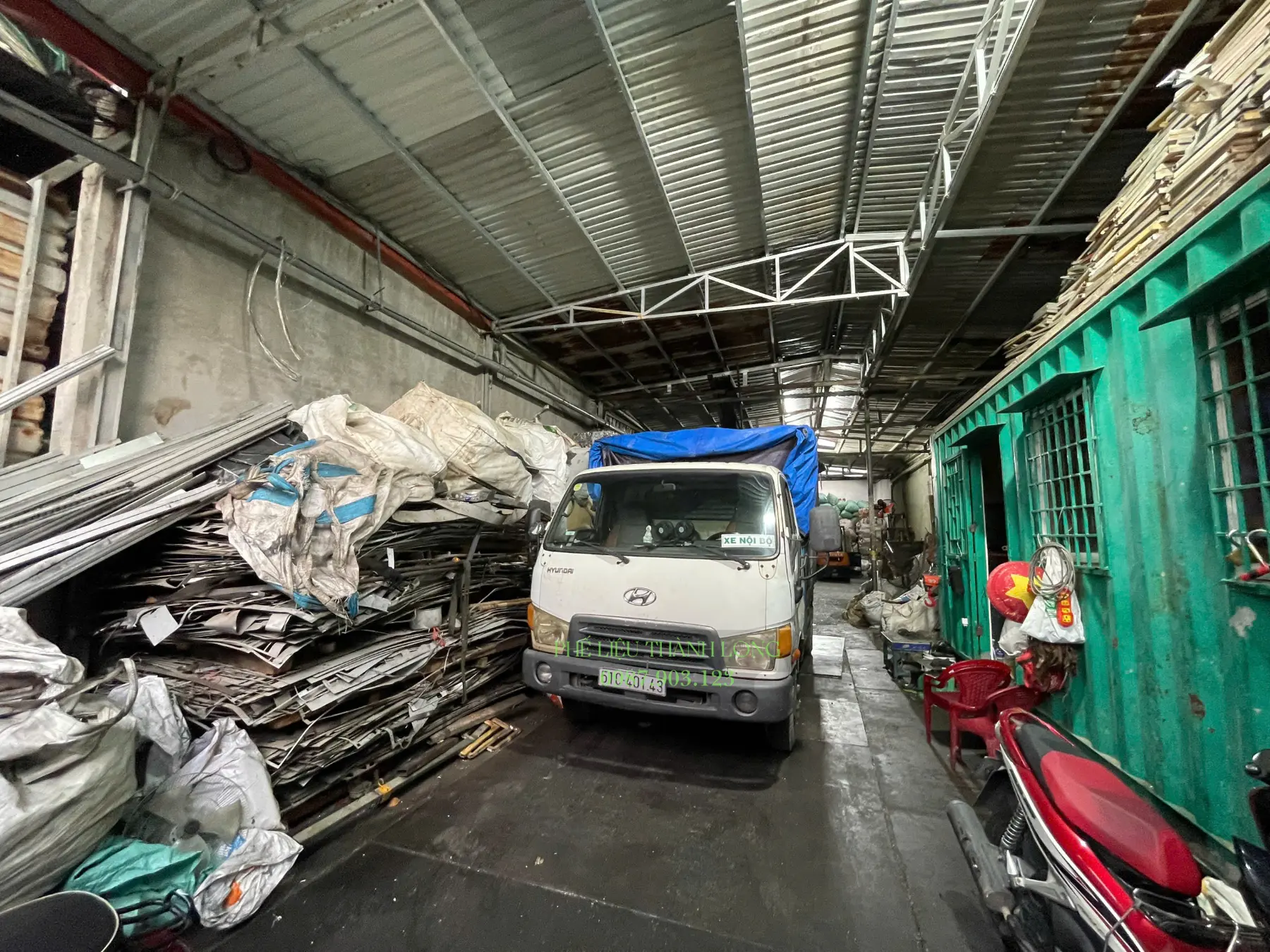 Xe thu gom, bốc xếp phế liệu tận nơi nhà xưởng