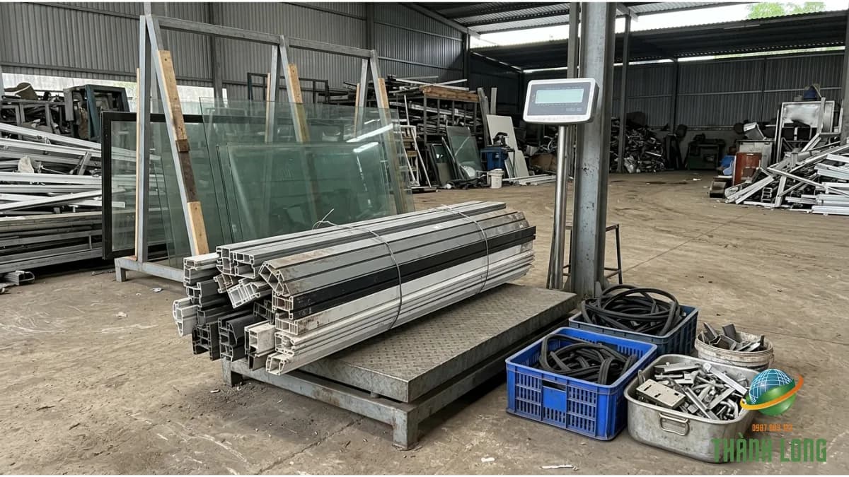 Cân riêng thanh nhôm Xingfa và phụ kiện sau khi phân loại